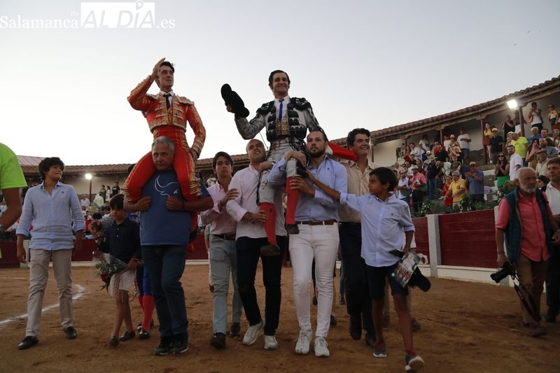 Morante de la Puebla, gran protagonista de la jornada taurina en Guijuelo con dos orejas y un rabo  
