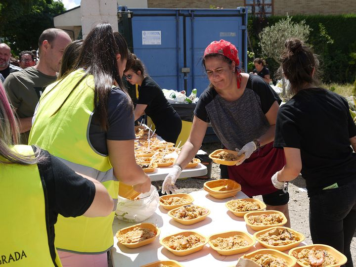 La paella solidaria de Carbajosa reúne a 900 comensales