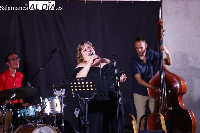 Itziar Yagüe encandila al público con su disco debut Delicious