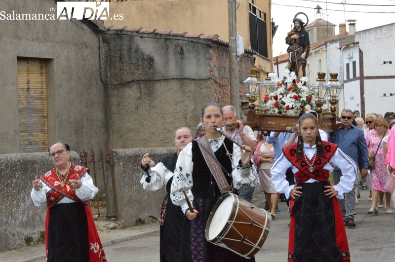 Los vecinos de Valdelosa salen a la calle para homenajear a San Roque