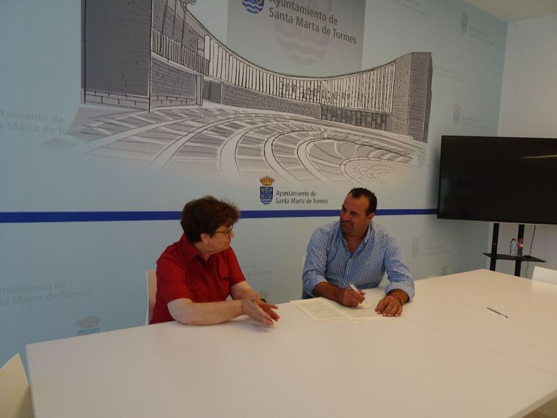 El Ayuntamiento de Santa Marta renueva su apoyo a las madres solteras