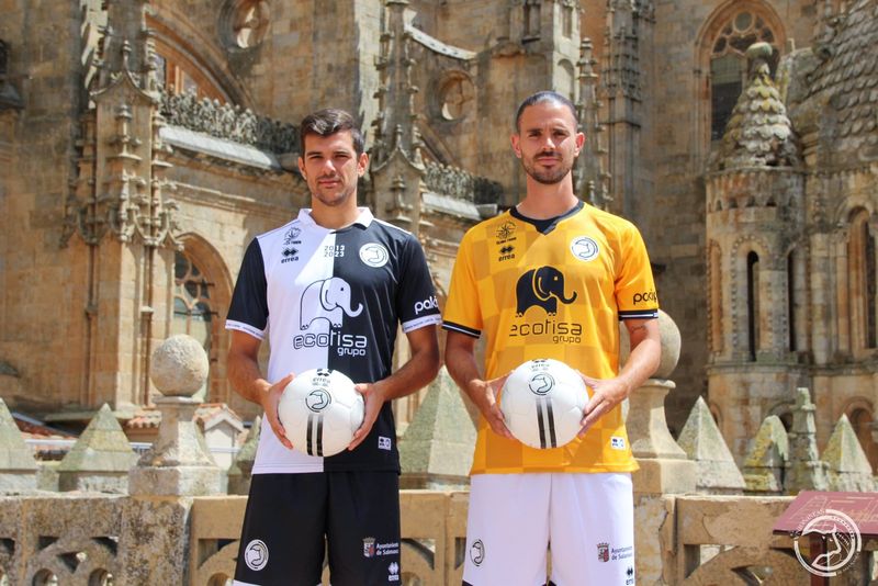 Unionistas estrena equipaciones en la Catedral de Salamanca
