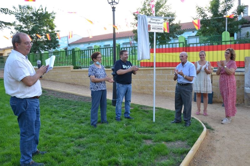 Empresas y particulares colaboran con el Ayuntamiento de Vecinos en la renovación de su parque