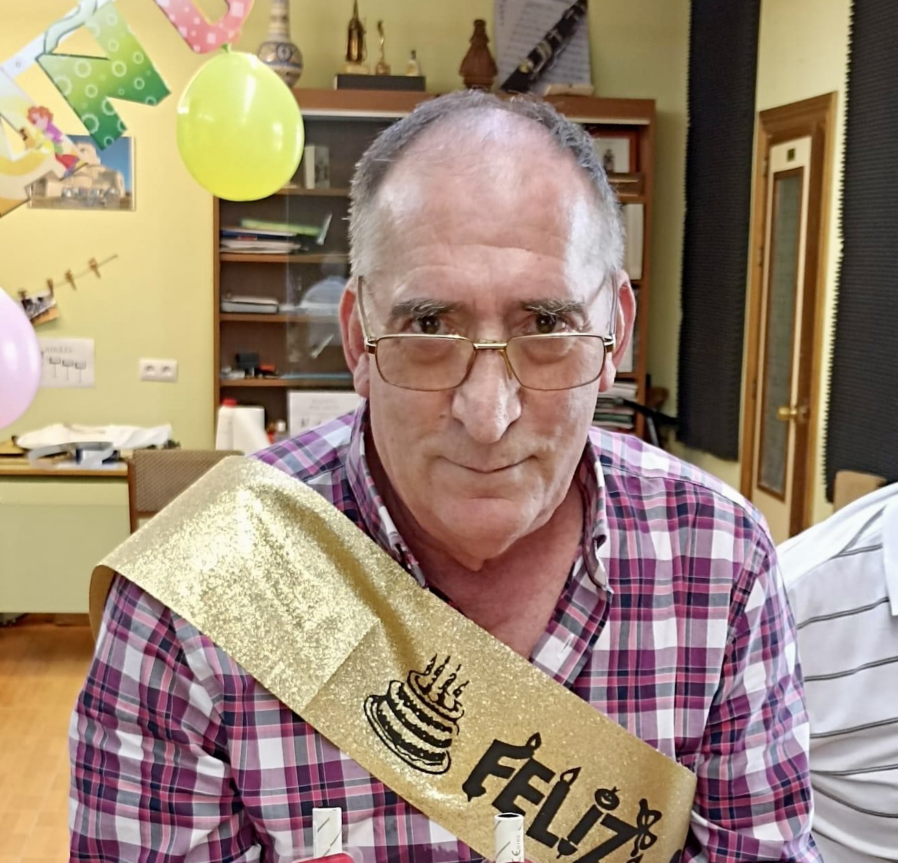 La Escuela de Dulzaina y Percusión de Macotera festeja por todo lo alto el 70 cumpleaños de Tasi, su presidente de honor 