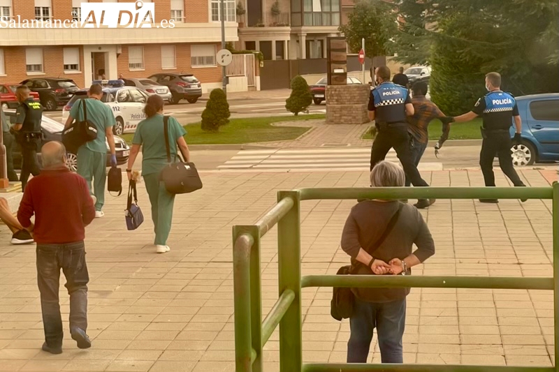 Policía Local y Guardia Civil interceptan en Peñaranda a un varòn que viajaba en tren sin billete y encerrado en los baños