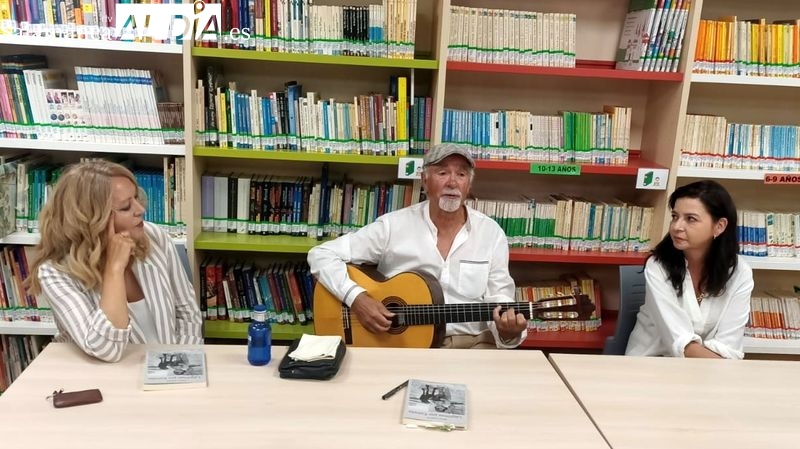 Félix Carreto presenta en Lumbrales su novela Lágrimas por Estrella