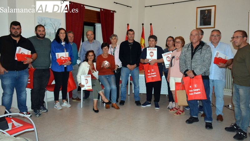 La Hermandad de Salamanca reconoce la colaboración de los donantes del Abadengo con la entrega de medallas