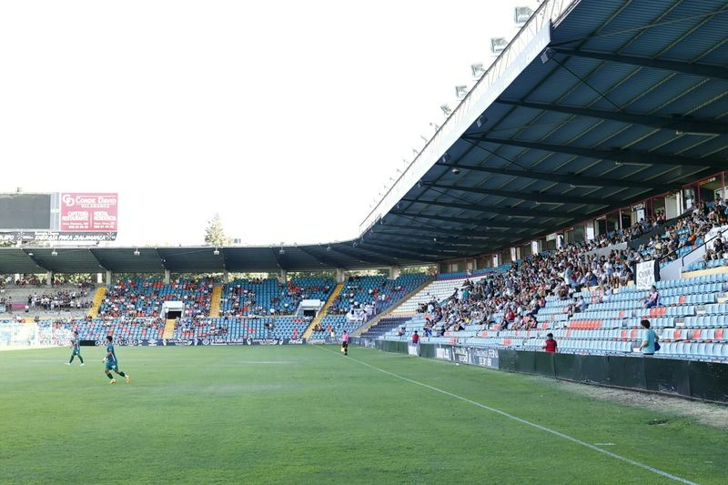La afición del Salamanca UDS llena en horas el primer bus y ya se piensa en un segundo