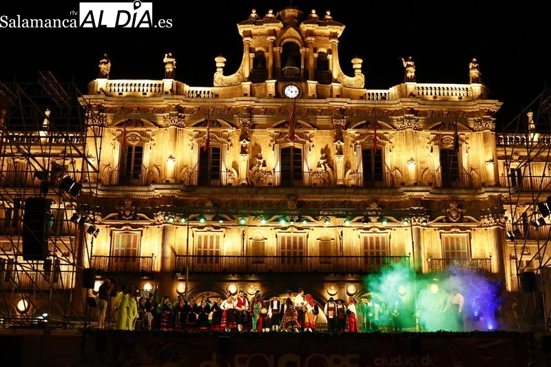  El mejor folklore internacional suena en la Plaza Mayor