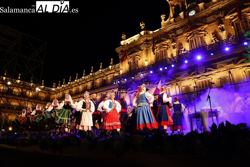 El Festival de Folklore conquista al público una velada más en la Plaza Mayor 