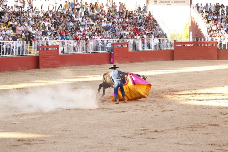 Aforo lleno en la clase práctica de la Escuela de Tauromaquia