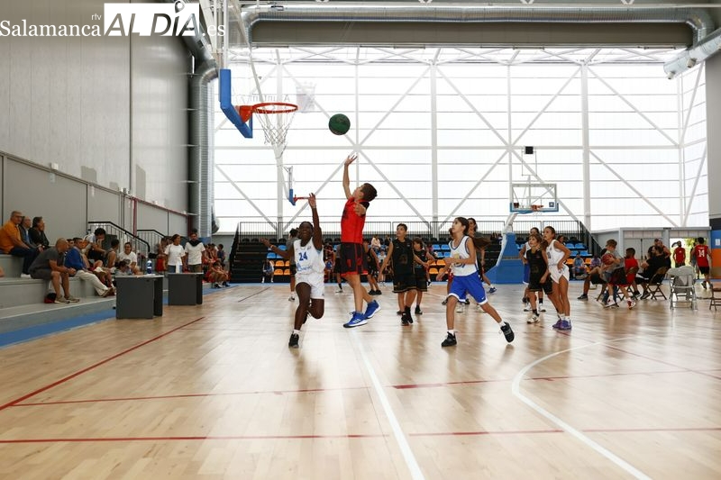 Los más pequeños disfrutan de lo lindo con el 3x3 de baloncesto del CB Tormes