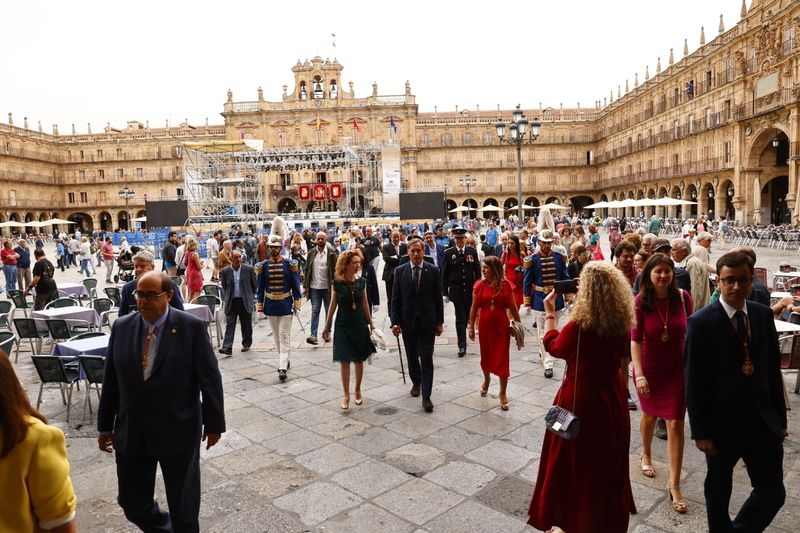 Comitiva de la Corporación municipal para homenajear a la Patrona