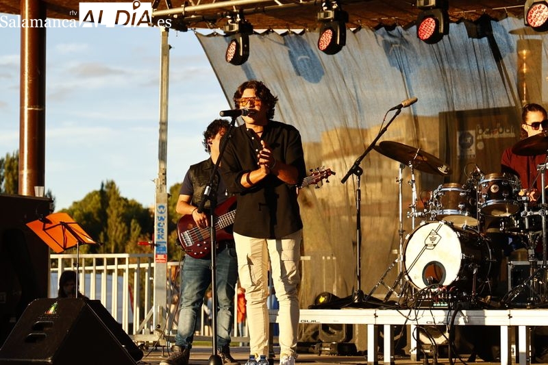 Fran Colmenero deleita a los fans en la ciudad más bonita