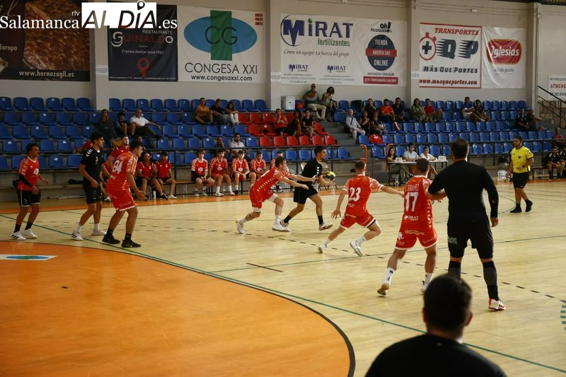 El BM Salamanca empata con el BM Nava en su primera salida del curso (30-30)