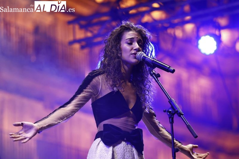 Ana Guerra deslumbra en Salamanca ante un público entregado