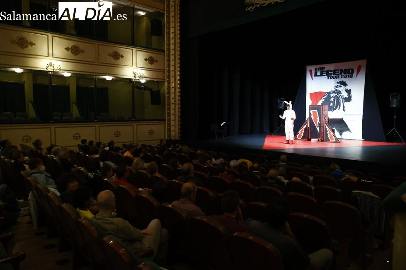 El espectáculo The Legend, previsto en el Patio Chico, se resguarda en el Liceo por la lluvia