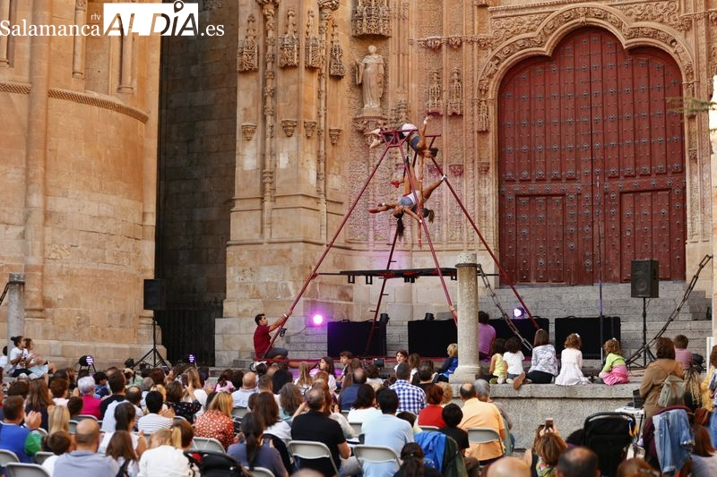 El ‘Ahá! Circo deleita al Patio Chico en medio de las Ferias y Fiestas