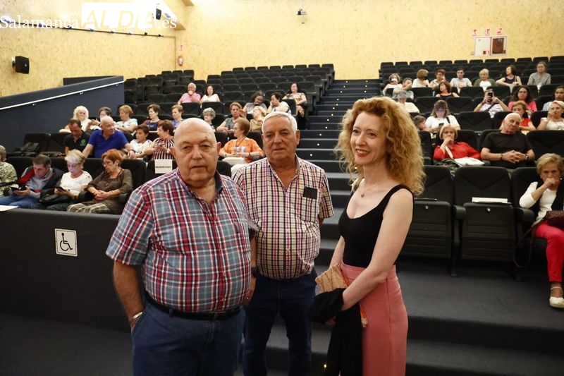 Exhibición de bailes para arrancar las fiestas de AVESAL 