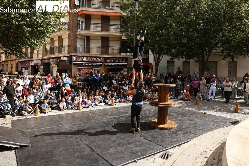Teatro y portes acrobáticos en el barrio del Oeste con el September Fest 