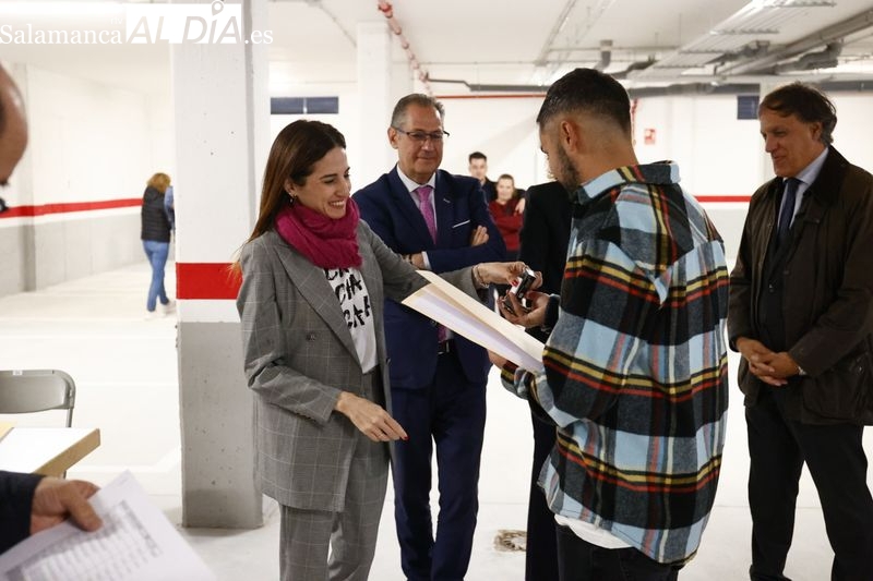 Entrega de llaves a los inquilinos de las viviendas protegidas de alquiler de Ciudad Jardín 