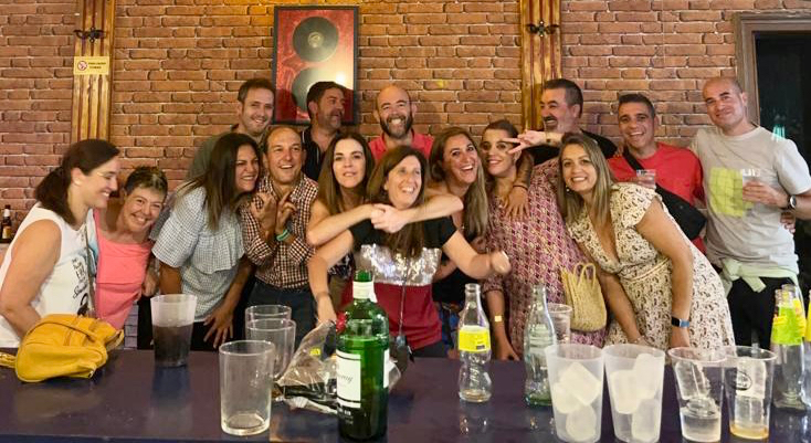 Emocionado adiós al emblemático Bar La Calleja en Macotera