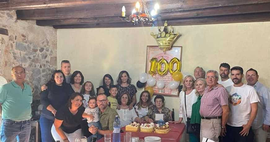 Juliana González Lorenzo festeja en Martín de Yeltes su centenario