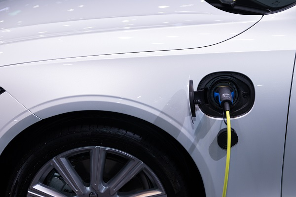 Ayudas en la compra de coches eléctricos, ¿cómo se está implementando la movilidad sostenible en España?