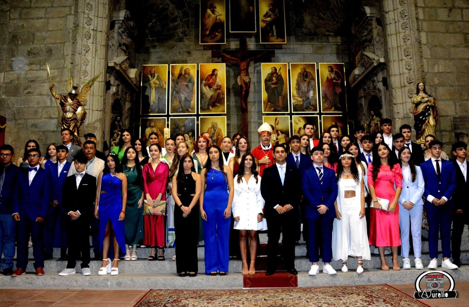 El obispo de Salamanca otorga la Confirmación a 46 jóvenes peñarandinos