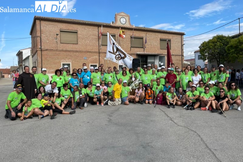 Más de un centenar de caminantes reviven la ‘Comunión del higo’ en Aldeaseca de la Frontera