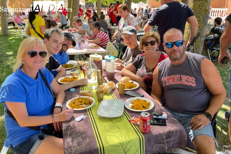 Villoria queda en la Alameda para disfrutar de una animada y multitudinaria paellada