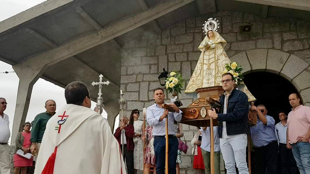 Macotera rinde honores a su patrona, la Virgen de la Encina, en el dia grande de sus fiestas patronales
