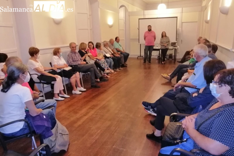 Ayuntamiento y vecinos de la Plaza Nueva fijan en el 31 de octubre la fecha definitiva para dar solución al pintado de fachadas y balcones en la Plaza Nueva