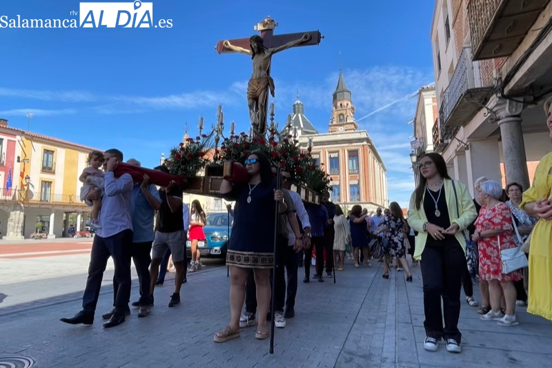 El Santo Cristo de la Agonía vive en las calles el cariño de fieles y cofrades durante su fiesta anual