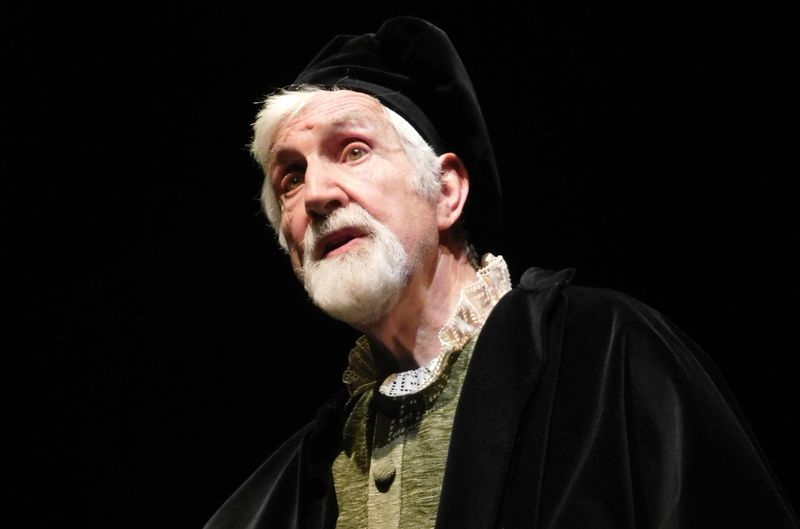 La obra ‘Amicus Nebrija’, de Denis Rafter, llega al escenario del Teatro Liceo