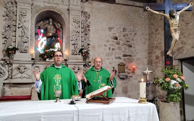 Boada estrena párroco bajo el repique de las campanas