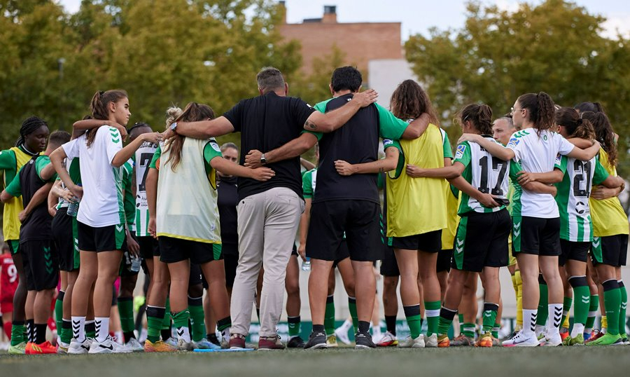 Carmen Álvarez Sánchez debuta con el Real Betis jugando íntegro el estreno de la Liga F