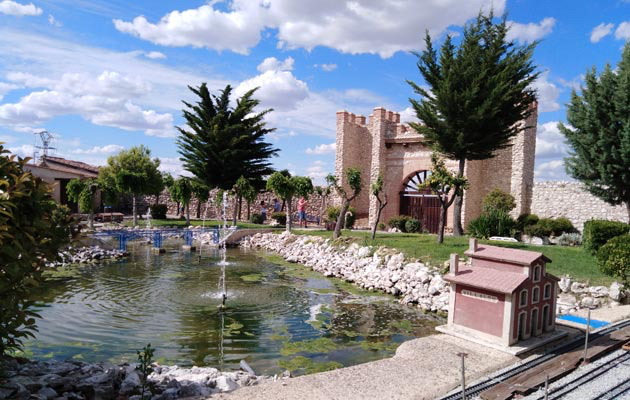 Cadiz y la Ruta de los Castillos. Los dos destinos para las excursiones municipales que se abren a todas las edades