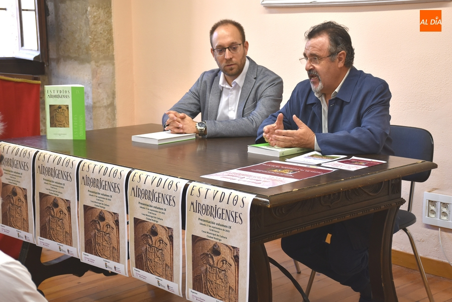 Dedicado a Mari Paz Salazar Acha el voluminoso número 9 de la Revista del CEM