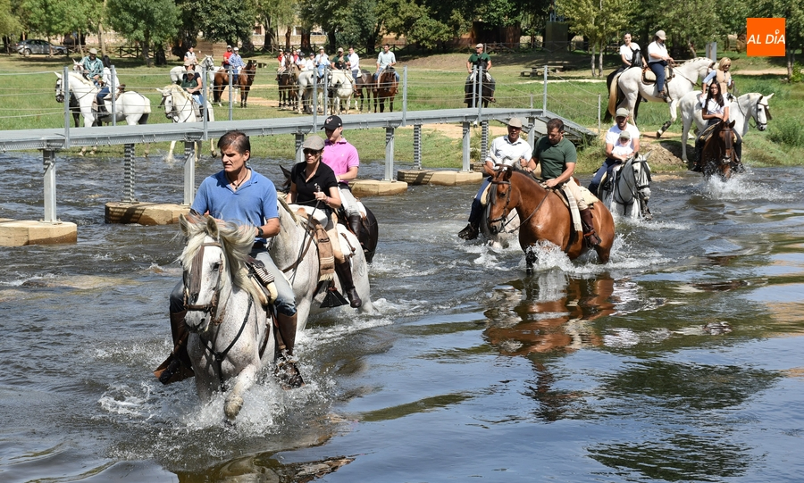 Notable participación en las clásicas rutas a caballo de la Feria