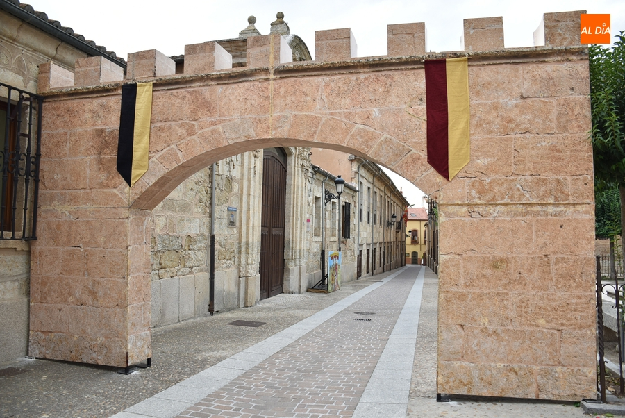 El centro histórico suma una nueva ‘puerta’ dentro de su engalanamiento para la Feria Medieval