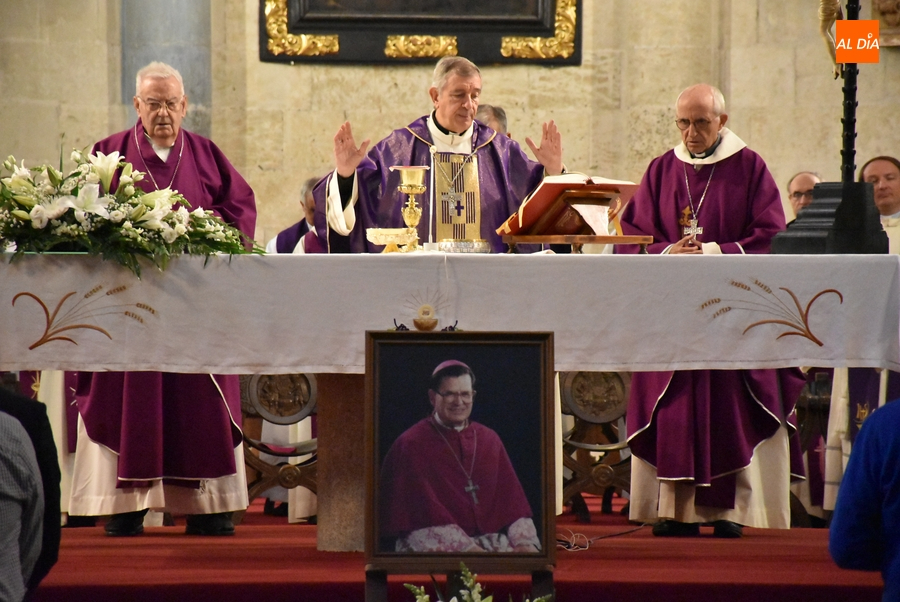 Concurrida despedida de la Diócesis de Ciudad Rodrigo a Antonio Ceballos