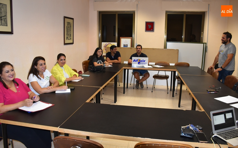 Una decena de comerciantes se forma de la mano de Afecir en el uso de herramientas audiovisuales