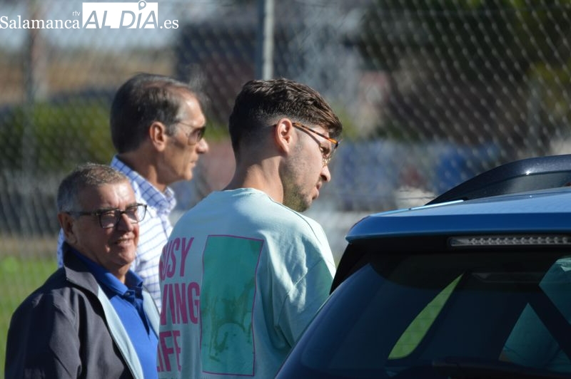 Arencibia, de visita por el entrenamiento del Salamanca UDS