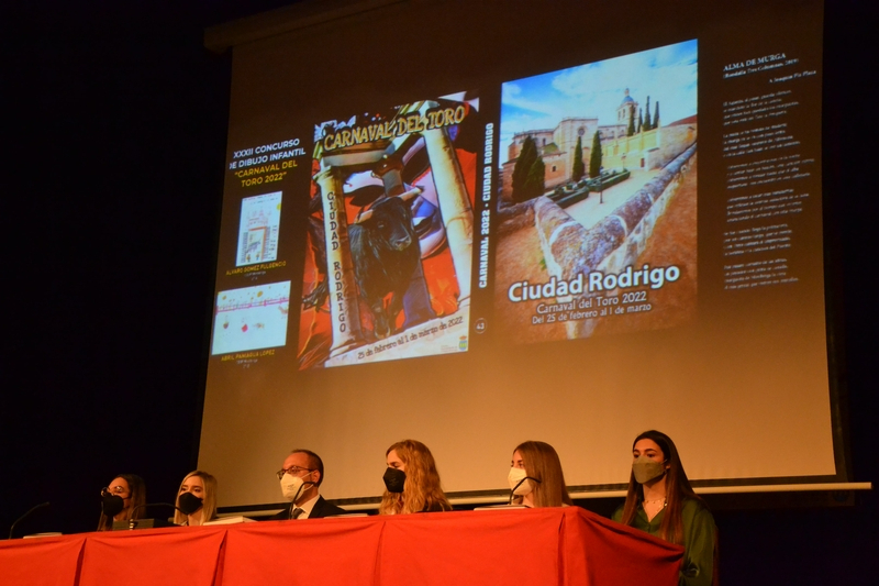 Seis empresas de toda España optan a imprimir el Libro del Carnaval de 2023 y 2024