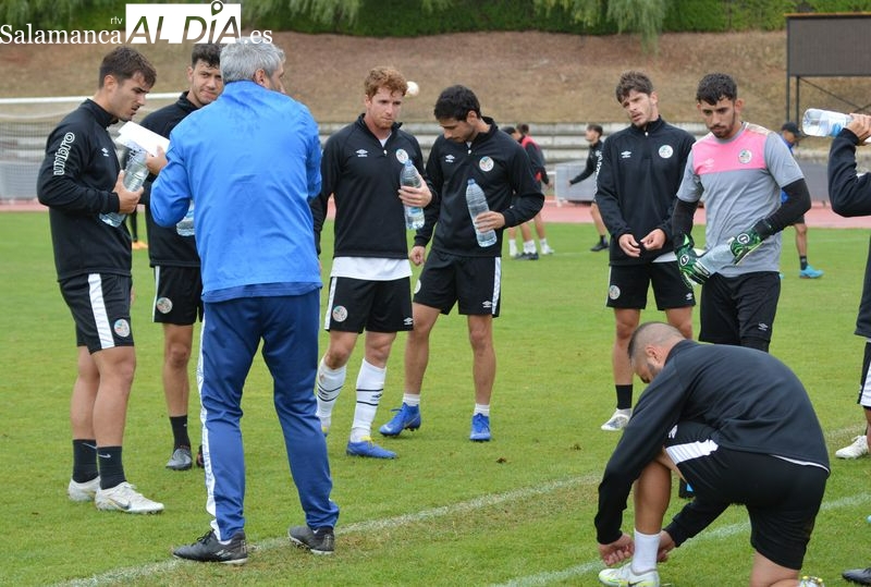 María avisa a los jugadores del Salamanca UDS en el entrenamiento: Si estamos con esta intensidad nos dan una hostia terrible