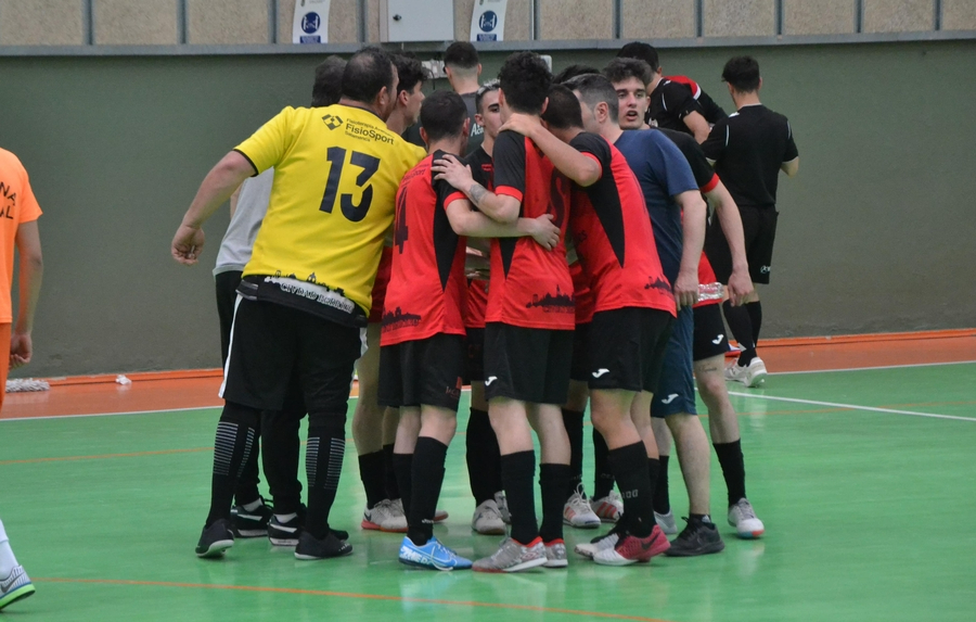 El III Senior, que jugará un amistoso este sábado, lanza su carnet de colaborador