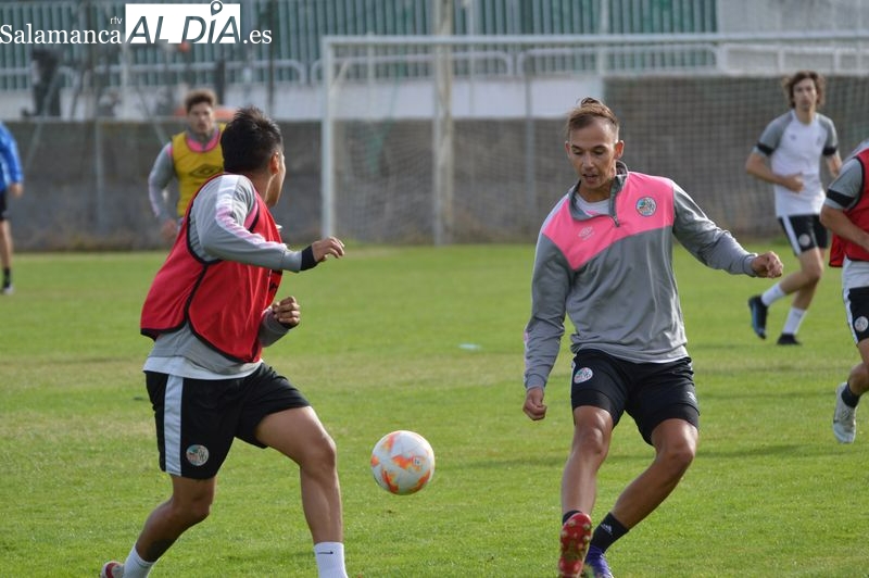Gustavo aprieta para estar disponible y ya entrena con normalidad en el Salamanca UDS