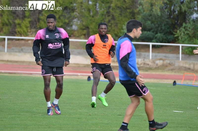 Unionistas se pasa a la piscina antes de su debut en el nuevo césped del Reina Sofía