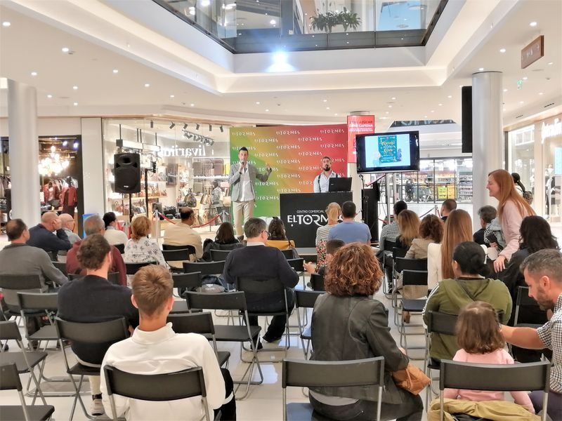 Presentación en Salamanca de Curiosidades de la Historia de España para padres e hijos 